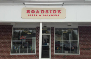 Roadside Pizza Grinders outside