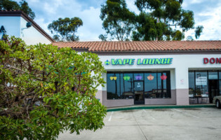 San Clemente Vape Lounge outside