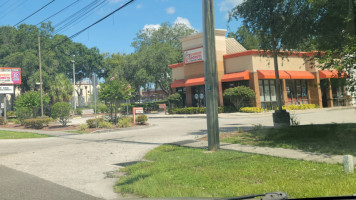 Baskin-robbins outside