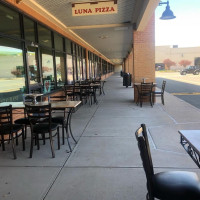 Lisa's Luna Pizza inside