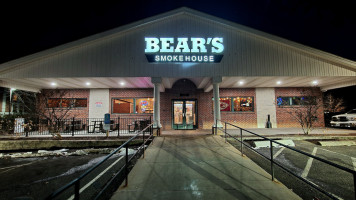 Bear's Smokehouse Barbecue outside