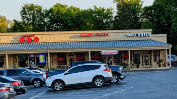 Tonella's Pizza Kitchen outside