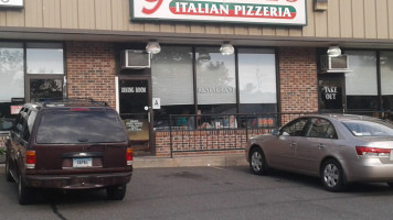 Giuseppe's Italian Pizzeria outside