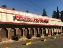 Pizza Factory outside