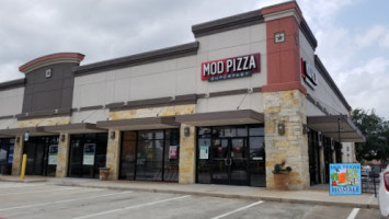 Mod Pizza food