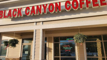 Black Canyon Coffee outside