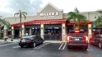 Miller's Ale House outside