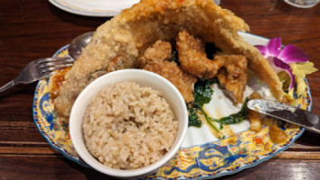Dragon Palace Chinese Bistro food