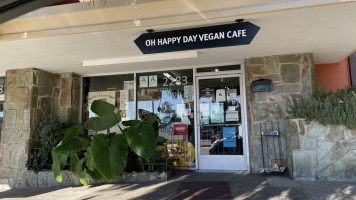 O Happy Days Cafe outside