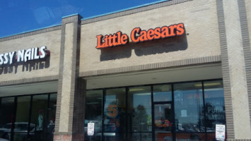 Little Caesars Pizza outside