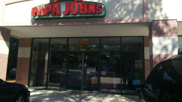 Papa Johns Pizza outside