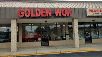 Golden Wok In Holl outside