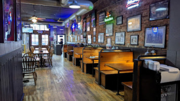 Gibbys Eatery And Sports Bar Restaurant inside