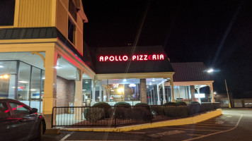 Apollo 1 Pizza outside