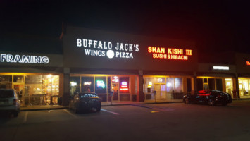 Buffalo Jack's Legendary Wings Pizza outside