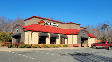 Pizza Hut outside