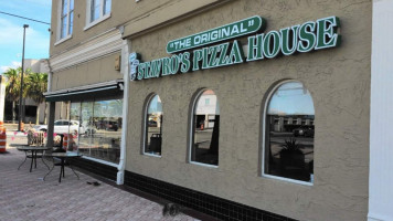The Original Stavro's Pizza House outside