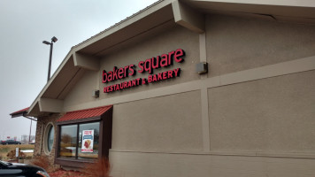 Bakers Square outside