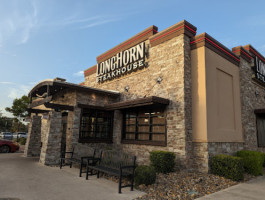 Longhorn Steakhouse In Harl outside