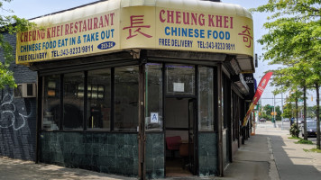 Cheung Khei outside