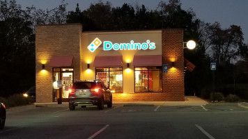 Domino's Pizza outside