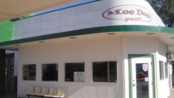 Moe Dogs Grill outside