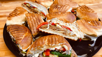 Avellino's Pizzeria Catering food