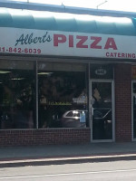 Albert's Pizza Shop outside
