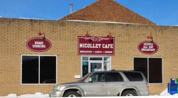 Nicollet Cafe outside