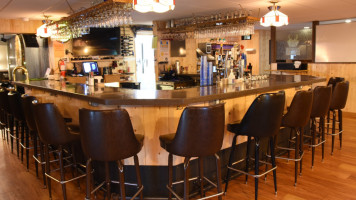 Quindt's Towne Lounge Restaurant Bar food