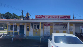 Willie's Wee-nee Wagon food