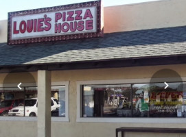 Louie's Pizza House outside