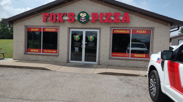 Fox's Pizza Den outside