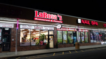 Larosa's Pizzeria outside