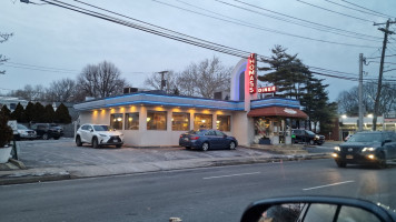 Thomas's Ham Eggery Diner outside