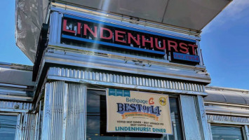 The Lindenhurst Diner food