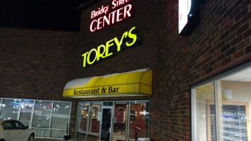 Torey's Restaurant Bar outside