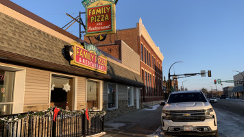 Larry's Family Pizza outside