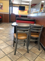 Carl’s Jr. inside