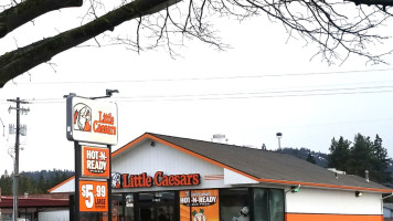 Little Caesars Pizza outside