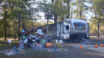 Huzzah Valley Dining Lodge outside