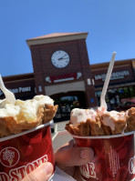 Cold Stone Creamery outside