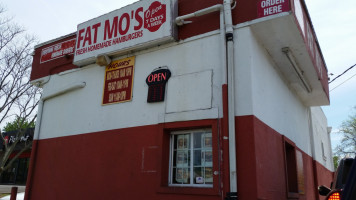 Fat Mo's Burgers outside