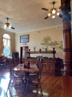 The Old Schoolhouse Inn inside