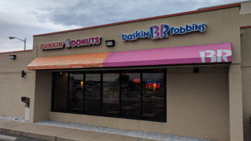 Baskin-robbins outside