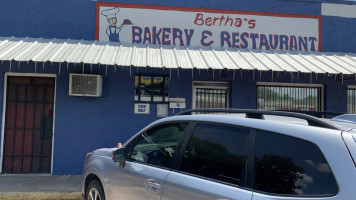 Bertha's Bakery outside