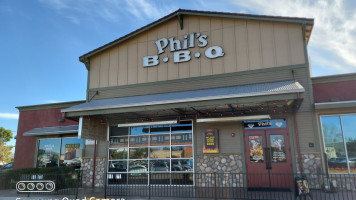 Phil's Bbq outside