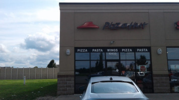 Pizza Hut outside