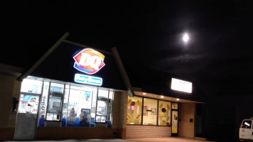 Dairy Queen (treat) outside