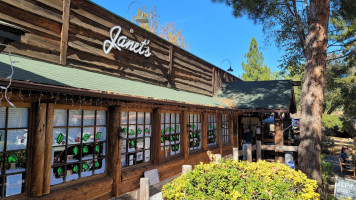 Janet's Montana Cafe outside